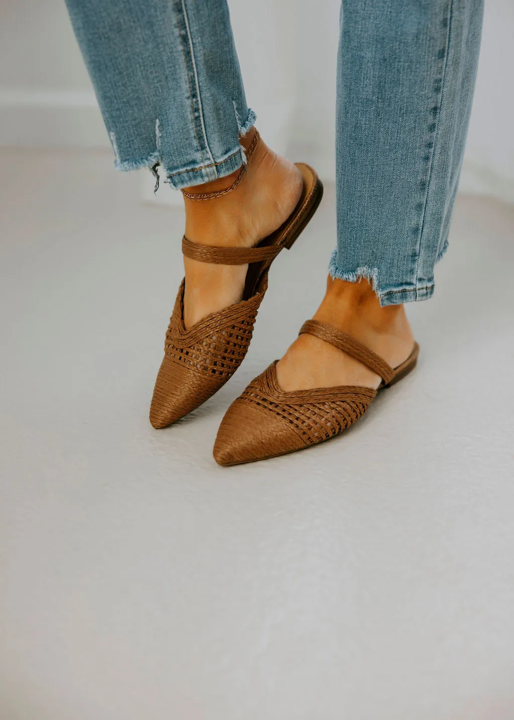 Eladio Raffia Mule Flat